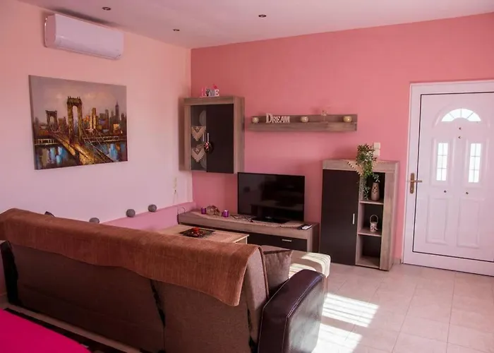 Efi\'S Home
